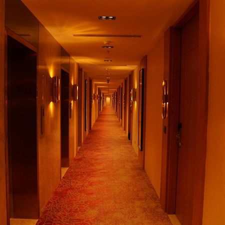 Hotel Ramada By Wyndham Gorakhpur Gorakhnath Mandir Road Esterno foto