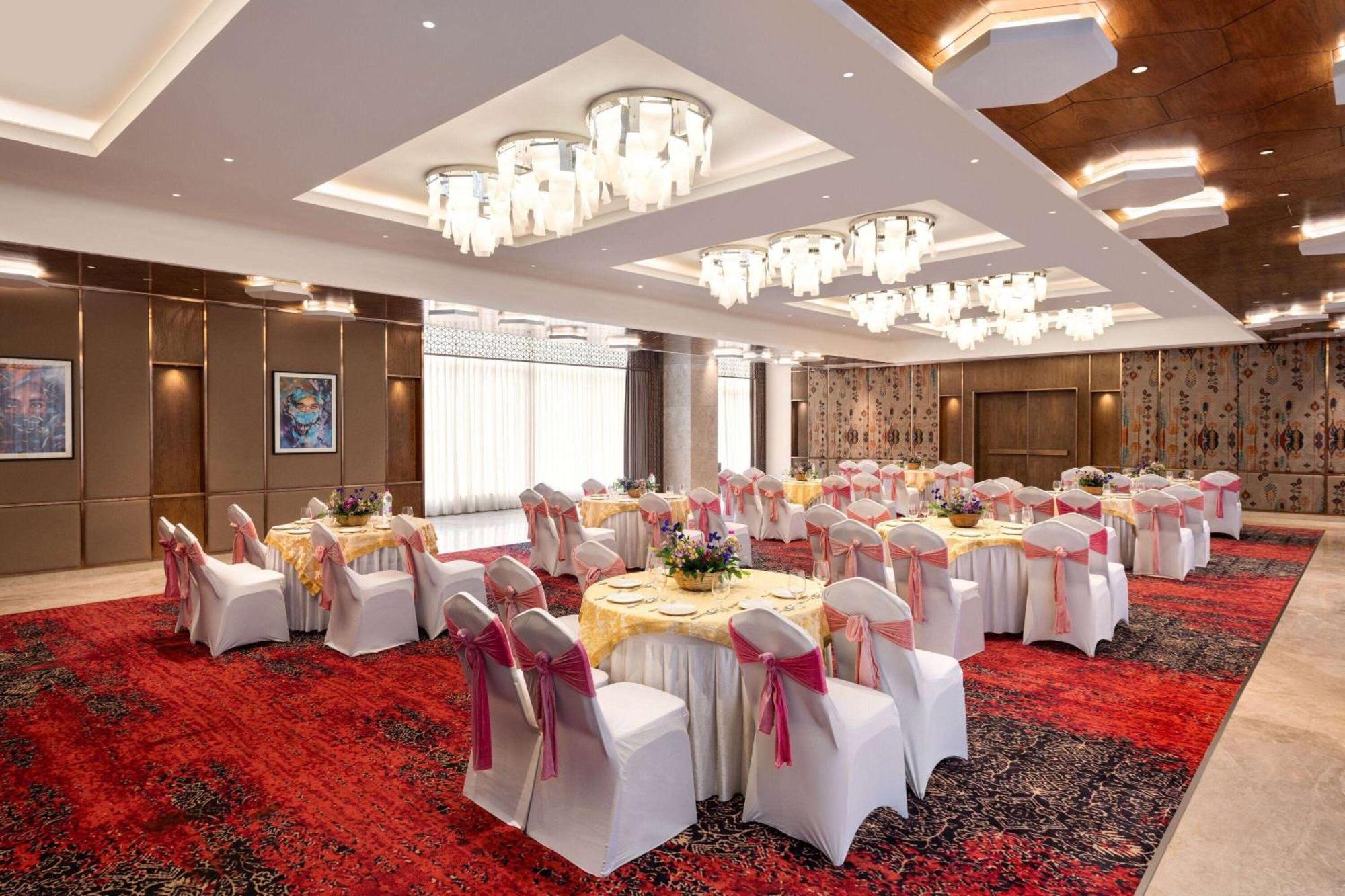 Hotel Ramada By Wyndham Gorakhpur Gorakhnath Mandir Road Esterno foto
