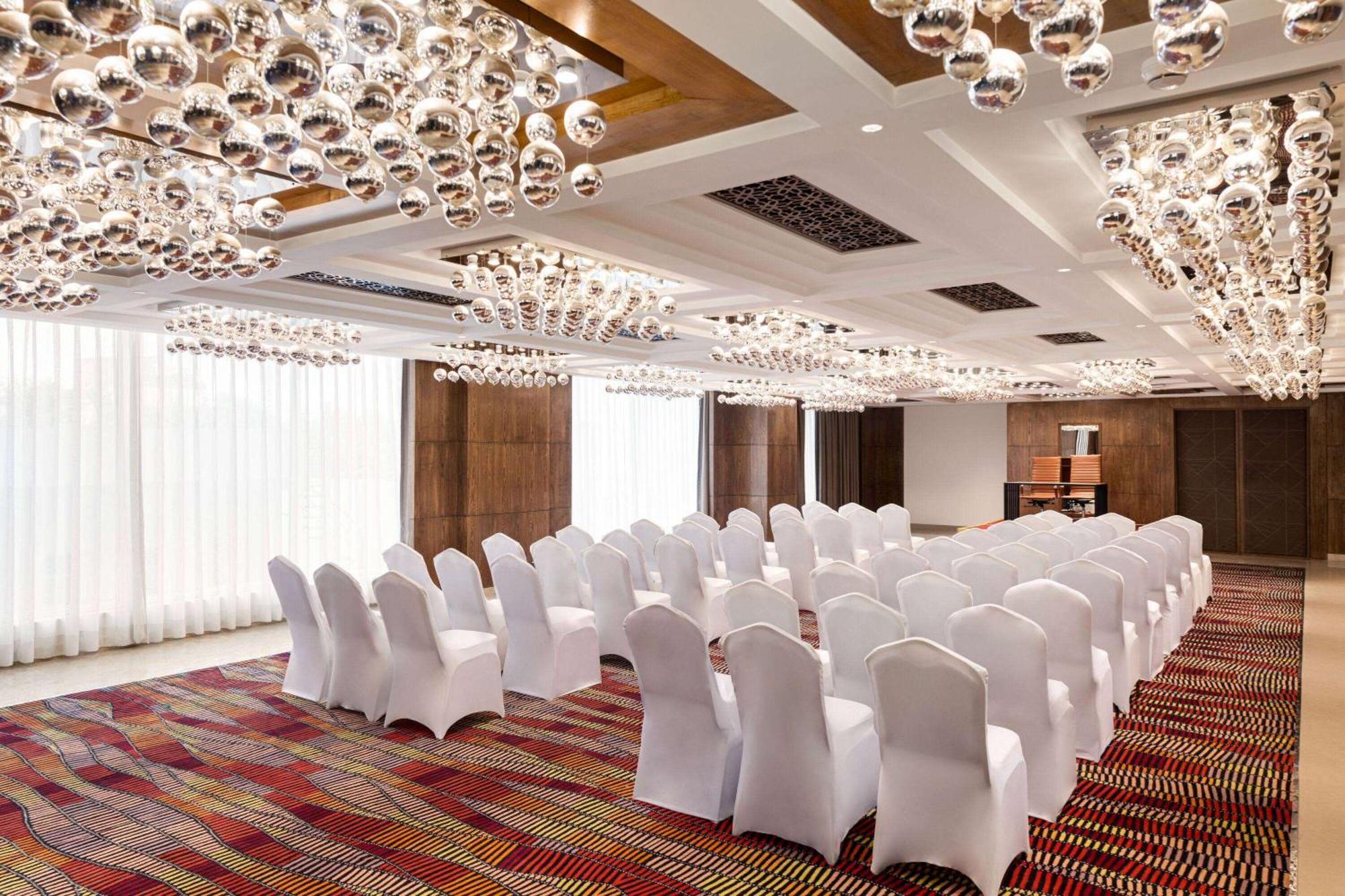 Hotel Ramada By Wyndham Gorakhpur Gorakhnath Mandir Road Esterno foto
