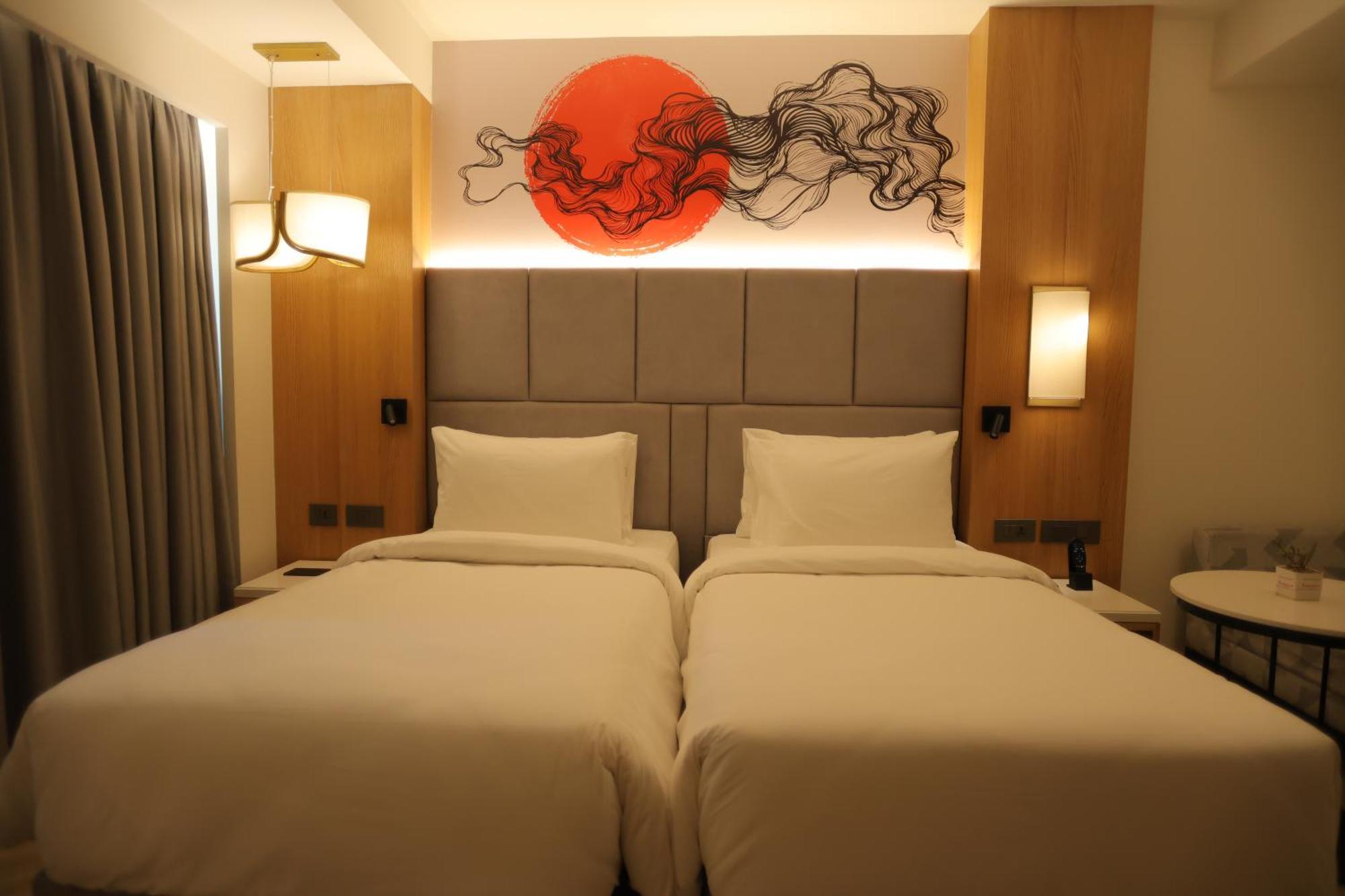Hotel Ramada By Wyndham Gorakhpur Gorakhnath Mandir Road Esterno foto