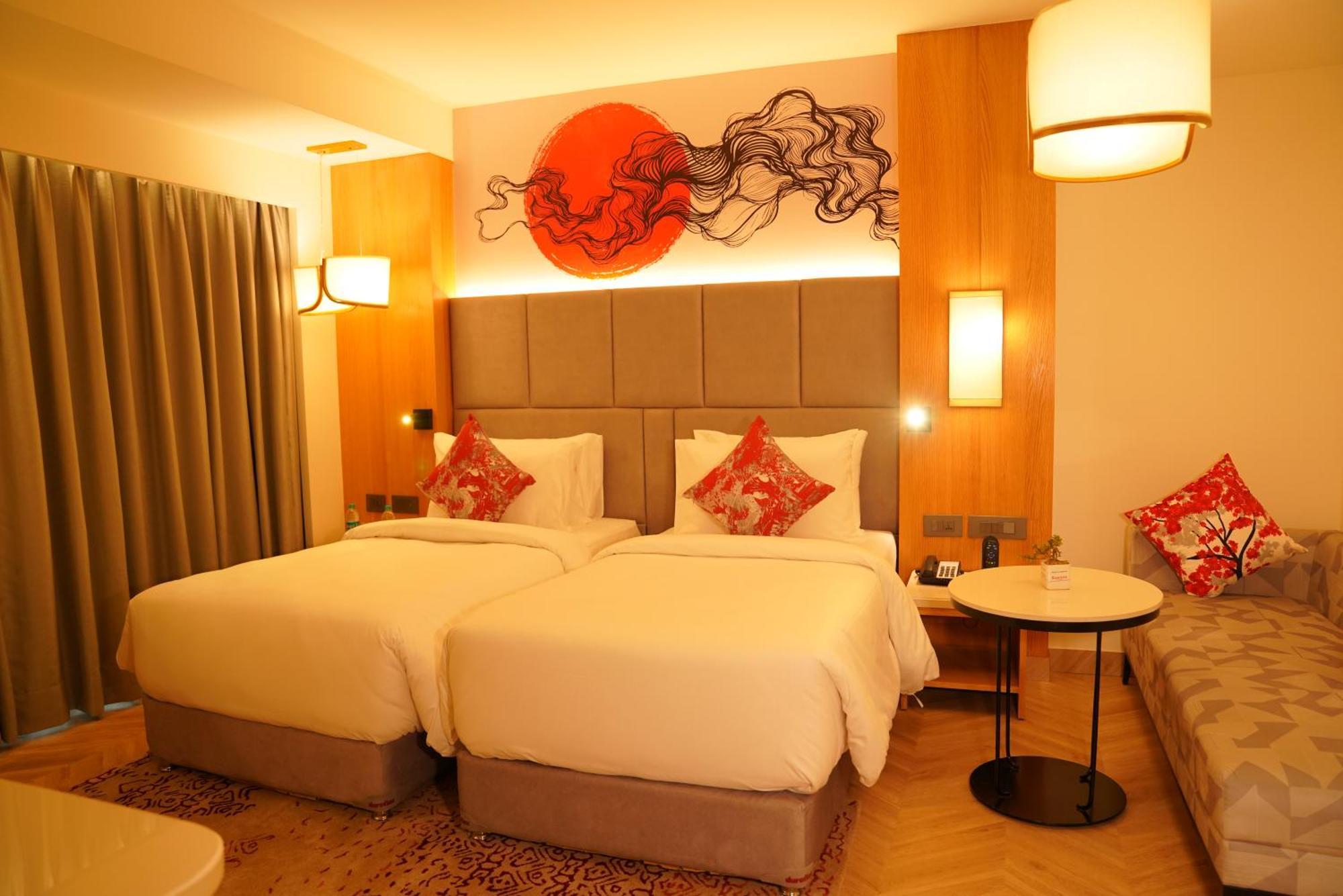 Hotel Ramada By Wyndham Gorakhpur Gorakhnath Mandir Road Esterno foto