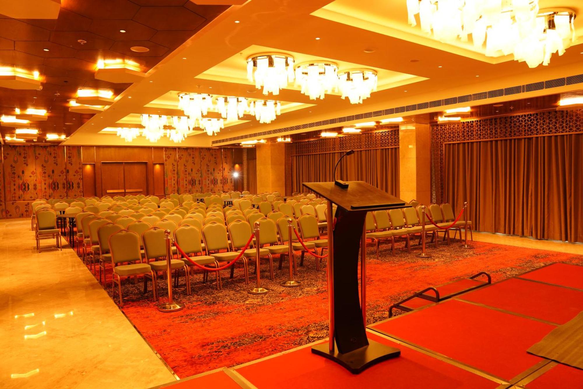 Hotel Ramada By Wyndham Gorakhpur Gorakhnath Mandir Road Esterno foto